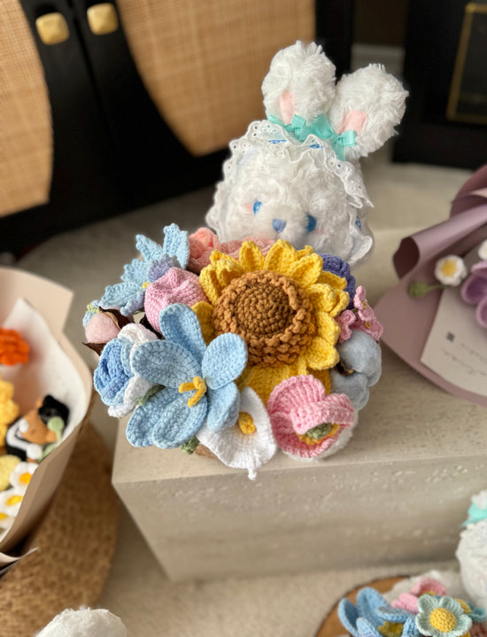 Bloom Companion Basket – Crochet Flowers & Plush